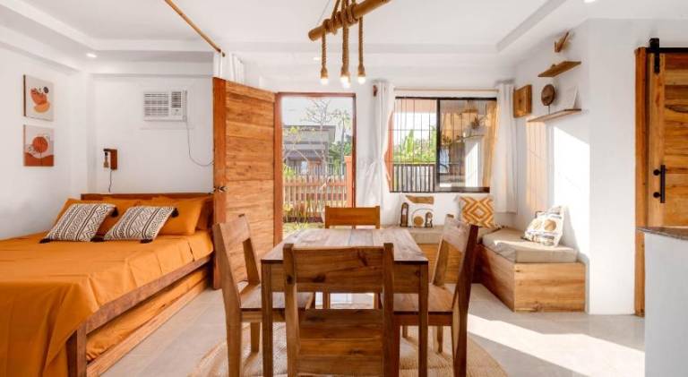 Vacation home with jacuzzi, terrace & garden — photo 2