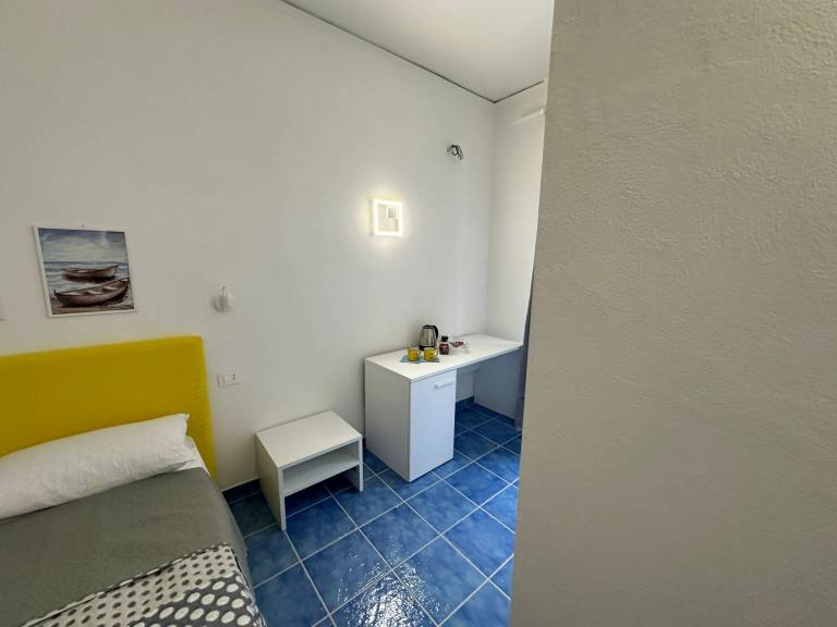 Beautiful private room with fast internet | City view | Beach nearby | Pets are welcome — photo 3