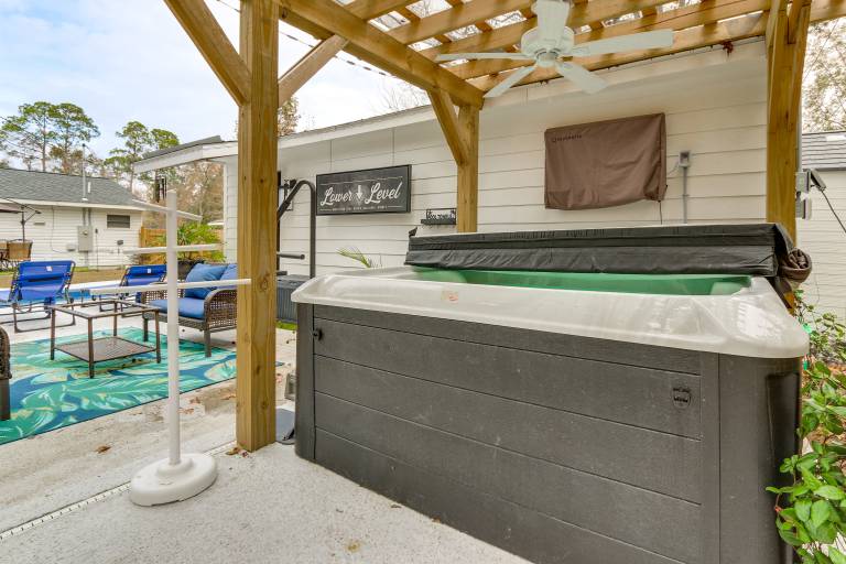 Pool, Hot Tub & Backyard Fun! Savannah Retreat — photo 3