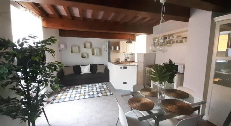 Rental apartment with 2 rooms for 5 persons in Carrara