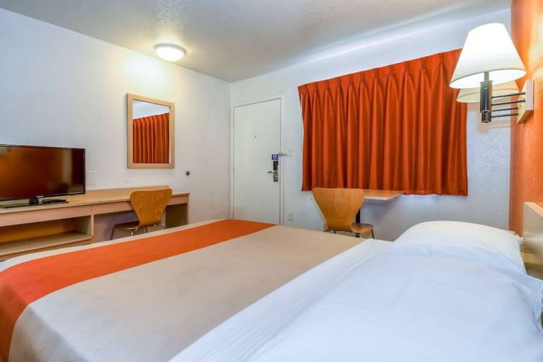 Motel  Corona