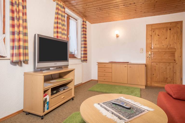 Holiday Apartment in Ferienhof Wetzel with Shared Garden and Terrace, ONE Pet allowed — photo 4