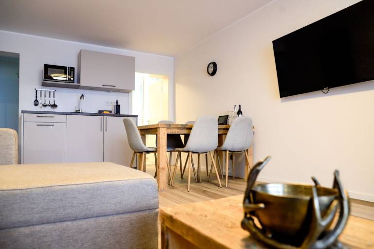"Experience Comfort and Nature in Our Cozy Smart Resorts Apartment!" — photo 4