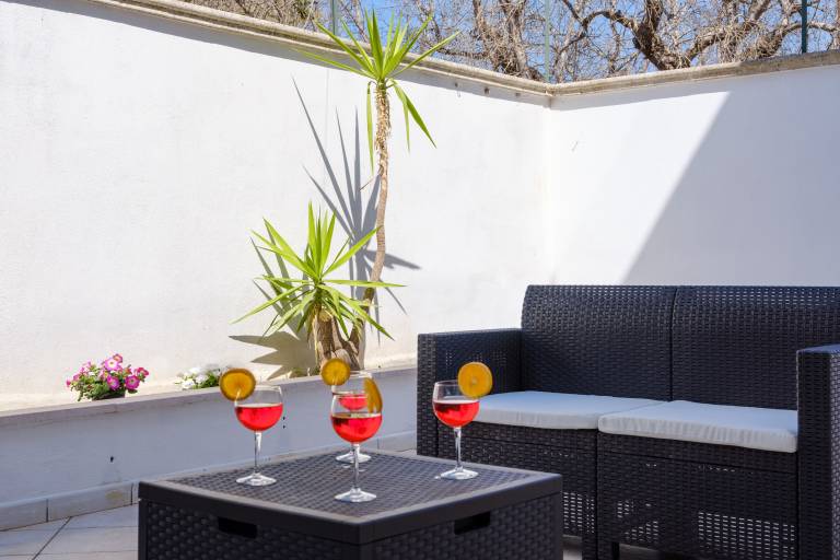 Fully equipped nice vacation home with patio, fast internet & yard | City view | Pets are welcome — photo 2