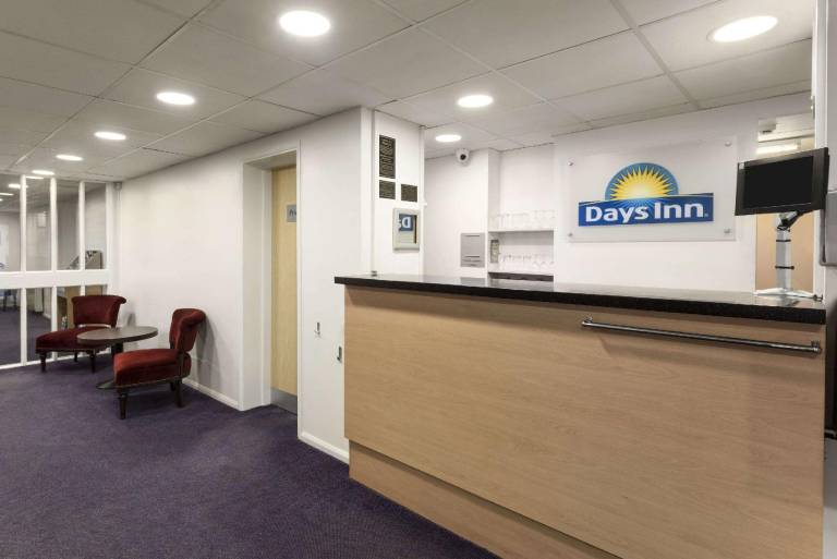 Days Inn by Wyndham Bridgend Cardiff M4 — photo 2