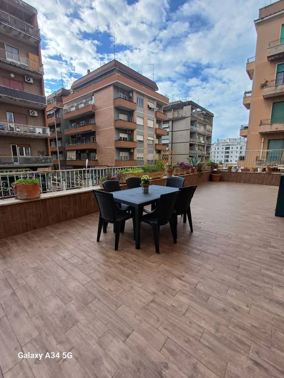 Apartment with patio | City view — photo 4