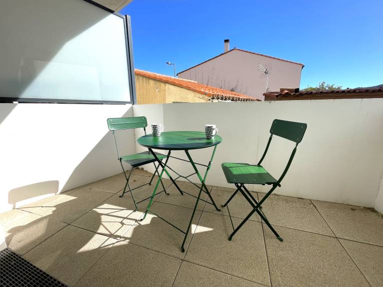 Calm studio with terrace and parking 5 min from beach — photo 3