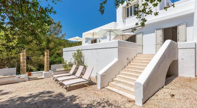 Villa with yard, terrace & barbecue — photo 4