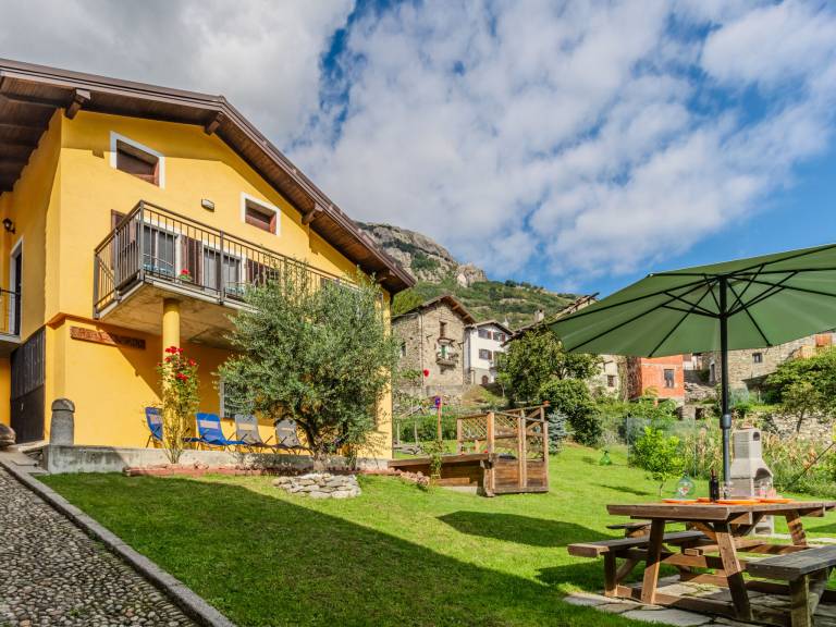 Ferienhaus mit Hund in Albonico, Vercana fuer max. 4 Personen