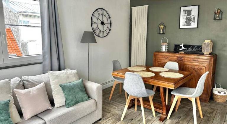 Holiday apartment with 1 room for 4 persons in Montreuil