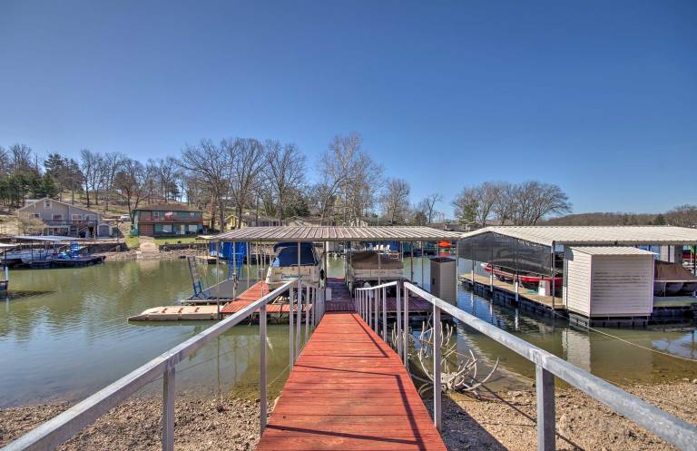 Private Dock, Waterfront Views! Sunrise Beach Home — photo 3