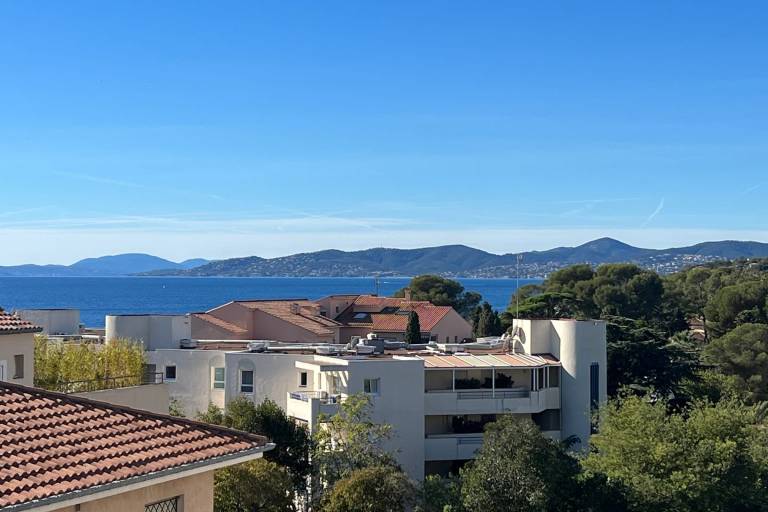 35m2 Sea View with Terrace beach by walk in Saint-Raphaël