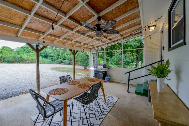 Vacation home with yard & barbecue | City view — photo 5