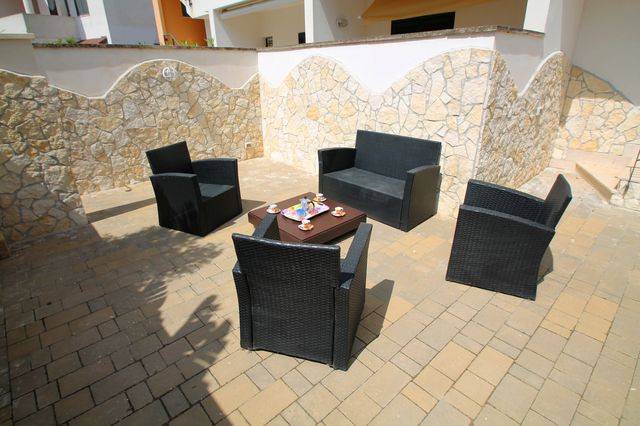 Apartment with terrace & yard | Garden view — photo 5