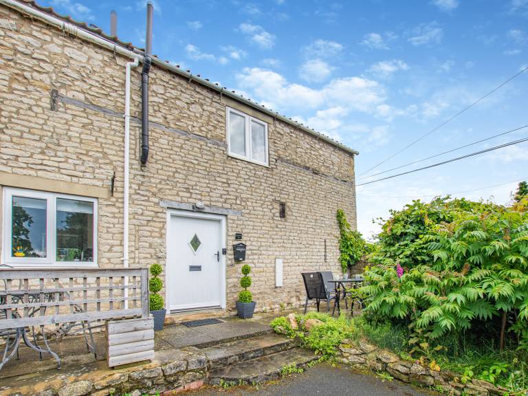 Child-friendly cottage with garden | Pets are welcome in Newbridge
