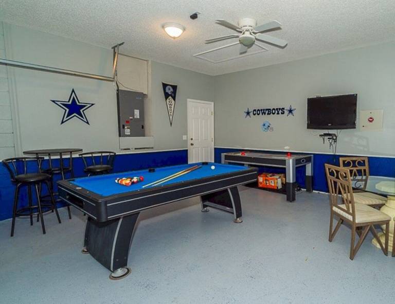 Vacation home with grill & private pool — photo 3