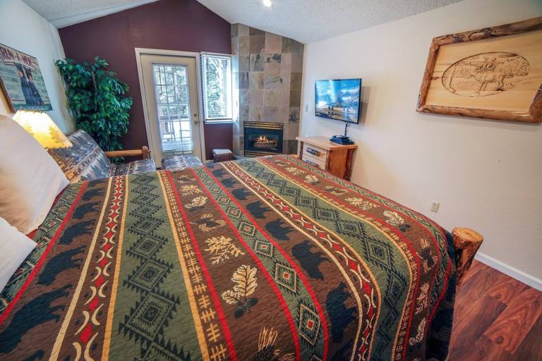 Condo with patio & private pool — photo 3