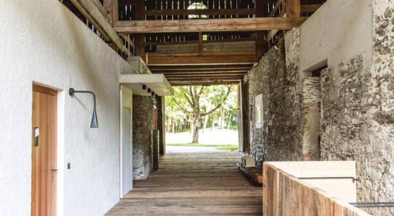 Apartment with patio, yard & barbeque in Lienz