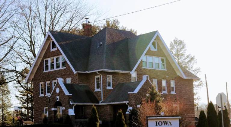 IOWA HOUSE AMES BED AND BREAKFAST