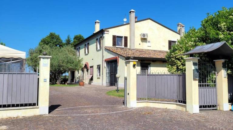 Villa with yard & barbecue | Garden view — photo 2