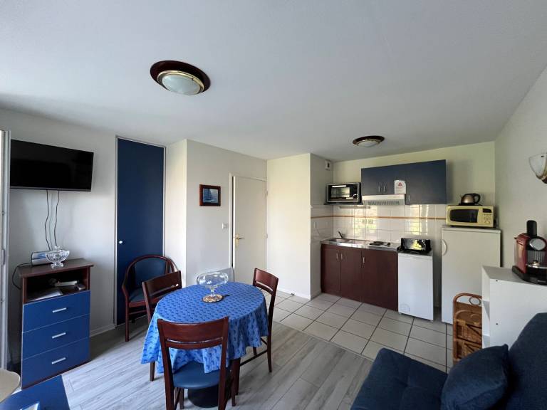 Charming T2 with Shared Pool and WIFI 200m from the Spa — photo 5