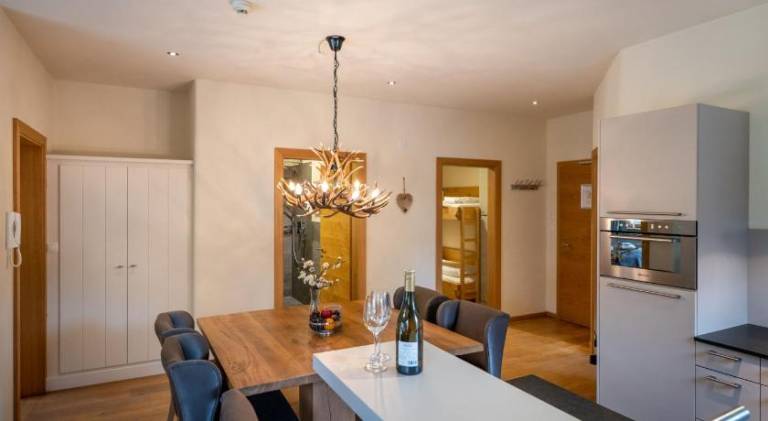 Serviced apartment with terrace, pool & garden | Pets allowed — photo 3