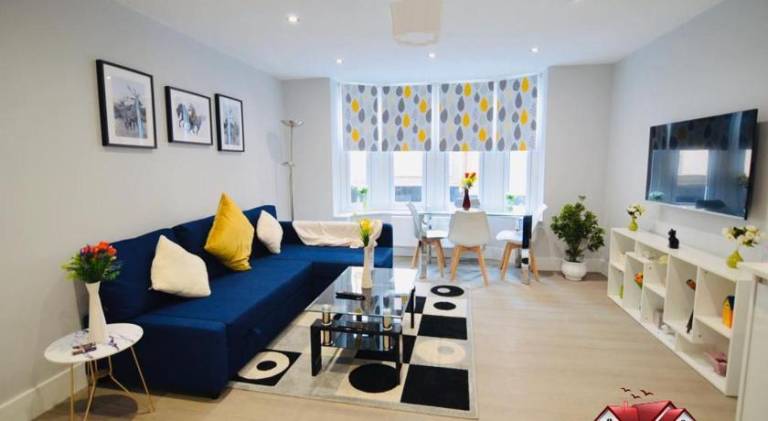 Luxury Central Self Contained Flat by CozyNest — photo 2