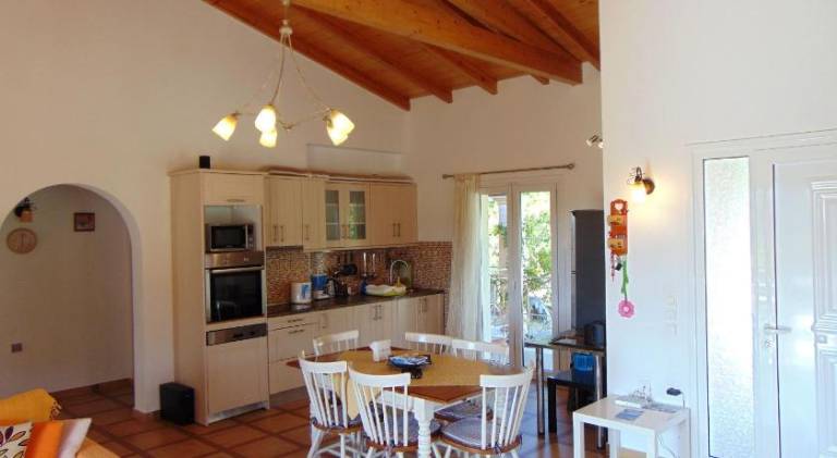 Fully equipped villa with hot tub, patio & grill | Perfect for remote work | Pets are welcome — photo 5