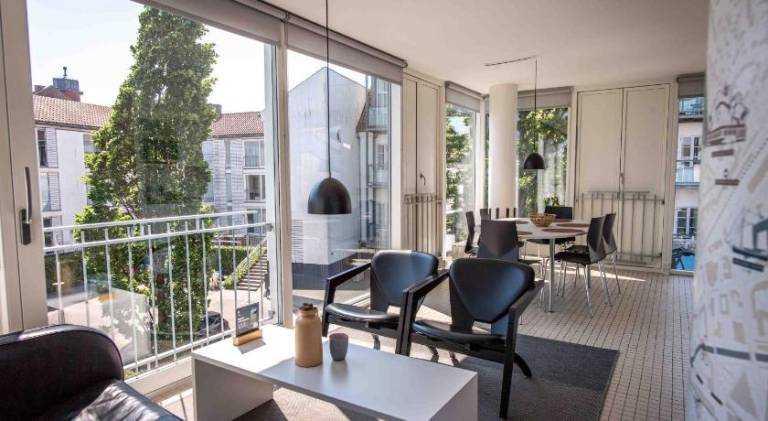 Serviced apartment with patio, barbecue & yard | Pet-friendly — photo 5