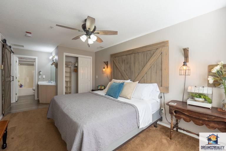Beautifully Updated 3BR WALK-IN Near the Strip FREE TICKETS INCLUDED! (CH4-4) — photo 5