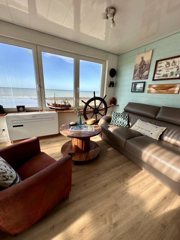 Apartment with patio | Beach view — photo 2