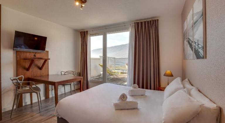 Pleasant serviced apartment with terrace | Next to the beach | Pet-friendly — photo 2