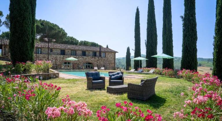 Holiday apartment with yard & pool — photo 5