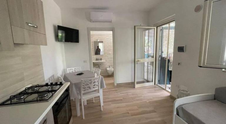 Holiday apartment with barbecue & yard — photo 3