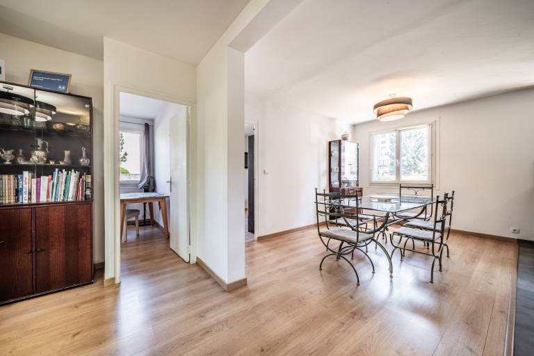 Family-friendly apartment with fast internet | City view | Perfect for remote work | Pets allowed — photo 4
