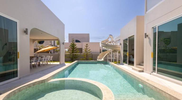 Charming villa with jacuzzi, patio & private pool | Pets allowed — photo 3
