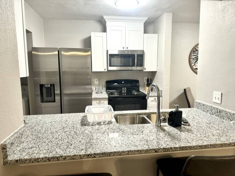 Apartment with pool — photo 4