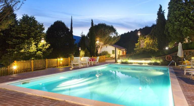 Big farm with yard, patio & pool | Suitable for remote work | Dogs allowed in Pontremoli