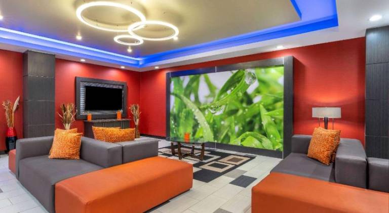 La Quinta Inn & Suites by Wyndham Muskogee — photo 3