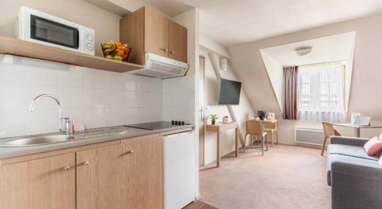 Serviced apartment with terrace | Good for workation — photo 2