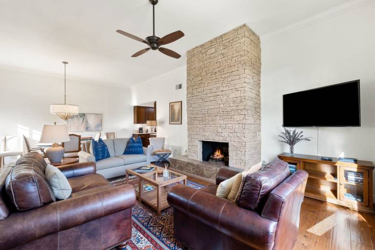House with yard, barbecue & pool | Mountain view — photo 4