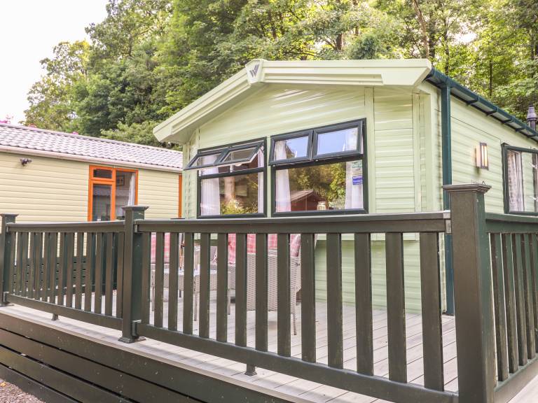Family-oriented cottage with yard | Pets allowed — photo 2