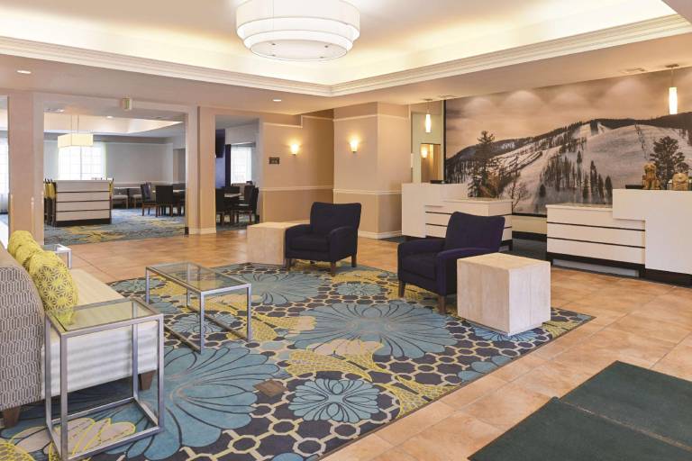 La Quinta Inn & Suites by Wyndham Ruidoso Downs — photo 2