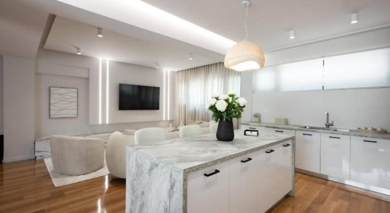 Apartment with hot tub & garden | Near Acropolis of Athens | Perfect for remote work — photo 4
