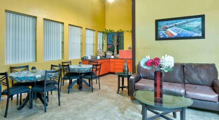 Howard Johnson by Wyndham San Marcos — photo 5