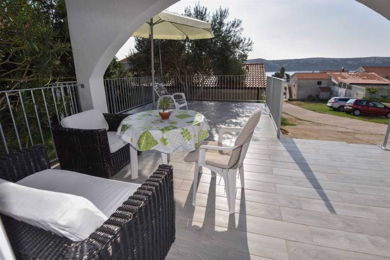 Holiday apartment with patio — photo 3