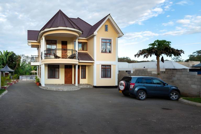 Serviced apartment with BBQ, patio & garden in Arusha