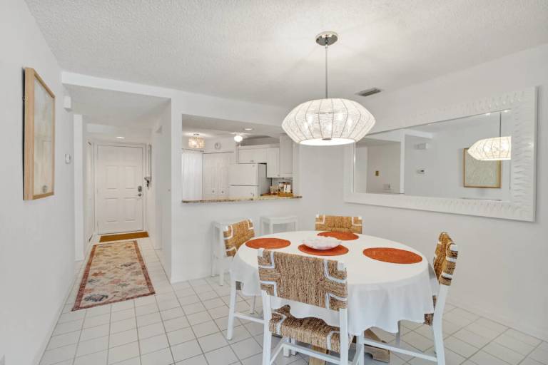 Child-friendly condo with barbecue, jacuzzi & heated pool | Pet-friendly — photo 3