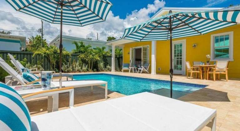 Villa with pool in West Palm Beach, FL