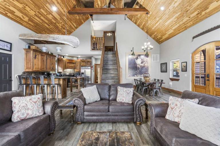 Fully equipped vacation home with pool | Pets allowed in Branson, MO
